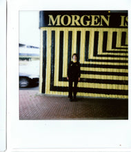Afbeelding in Gallery-weergave laden, PIP &#39;MORGEN IS ER WEER EEN NACHT&#39; CREWNECK
